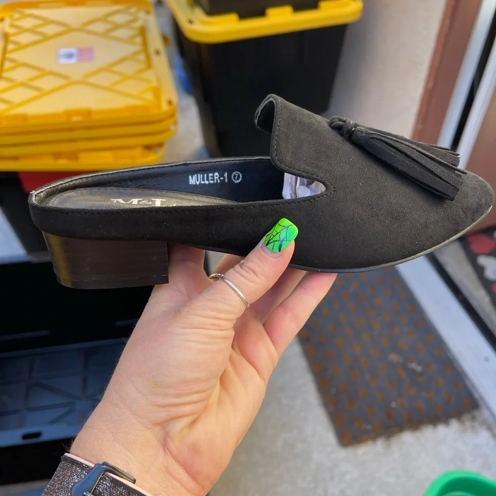 Size 7 black slides